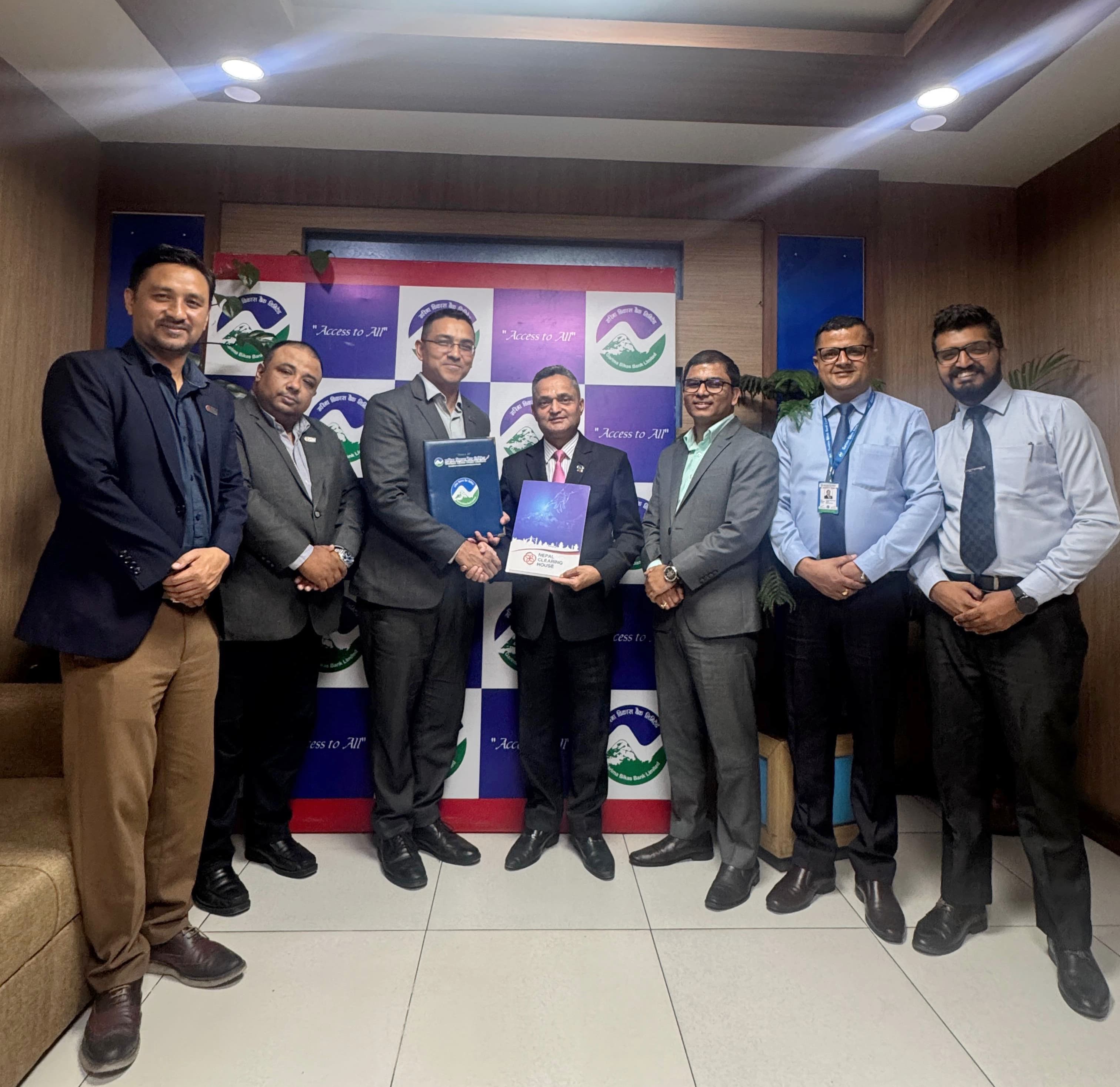 गरिमा विकास बैंक एनपिएस नेशनल कार्ड स्वीच र नेपाल पे कार्डमा आवद्ध